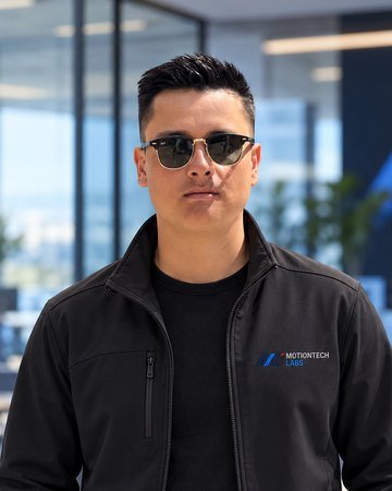 Yair Zorro, desarrollo de negocios del sector automotriz en MotionTech Labs